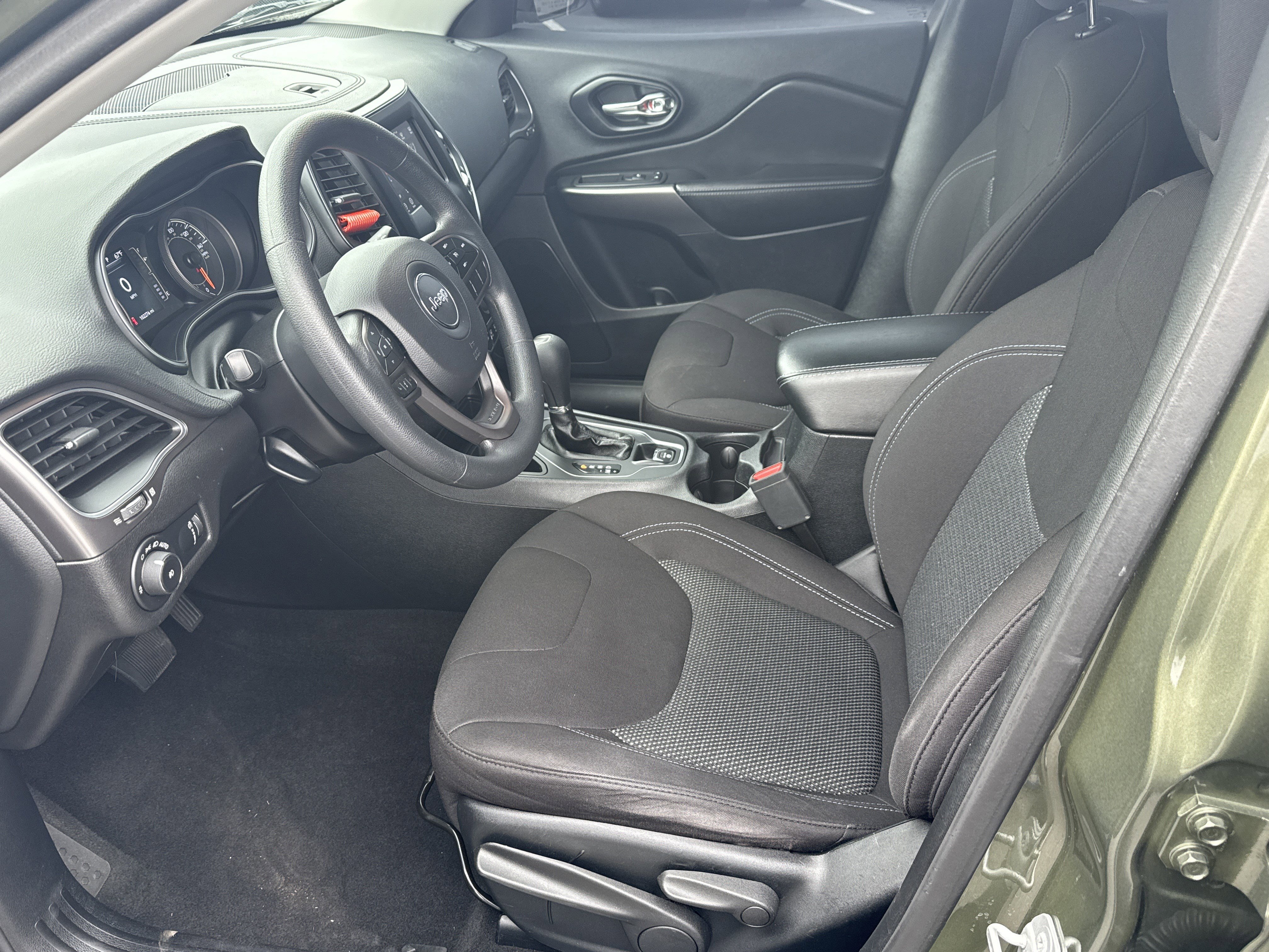 Used 2019 Jeep Cherokee Latitude w/ Popular Appearance Group image 11