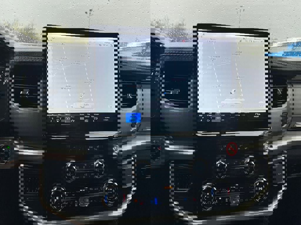 Used 2024 Ford Expedition XLT image 21