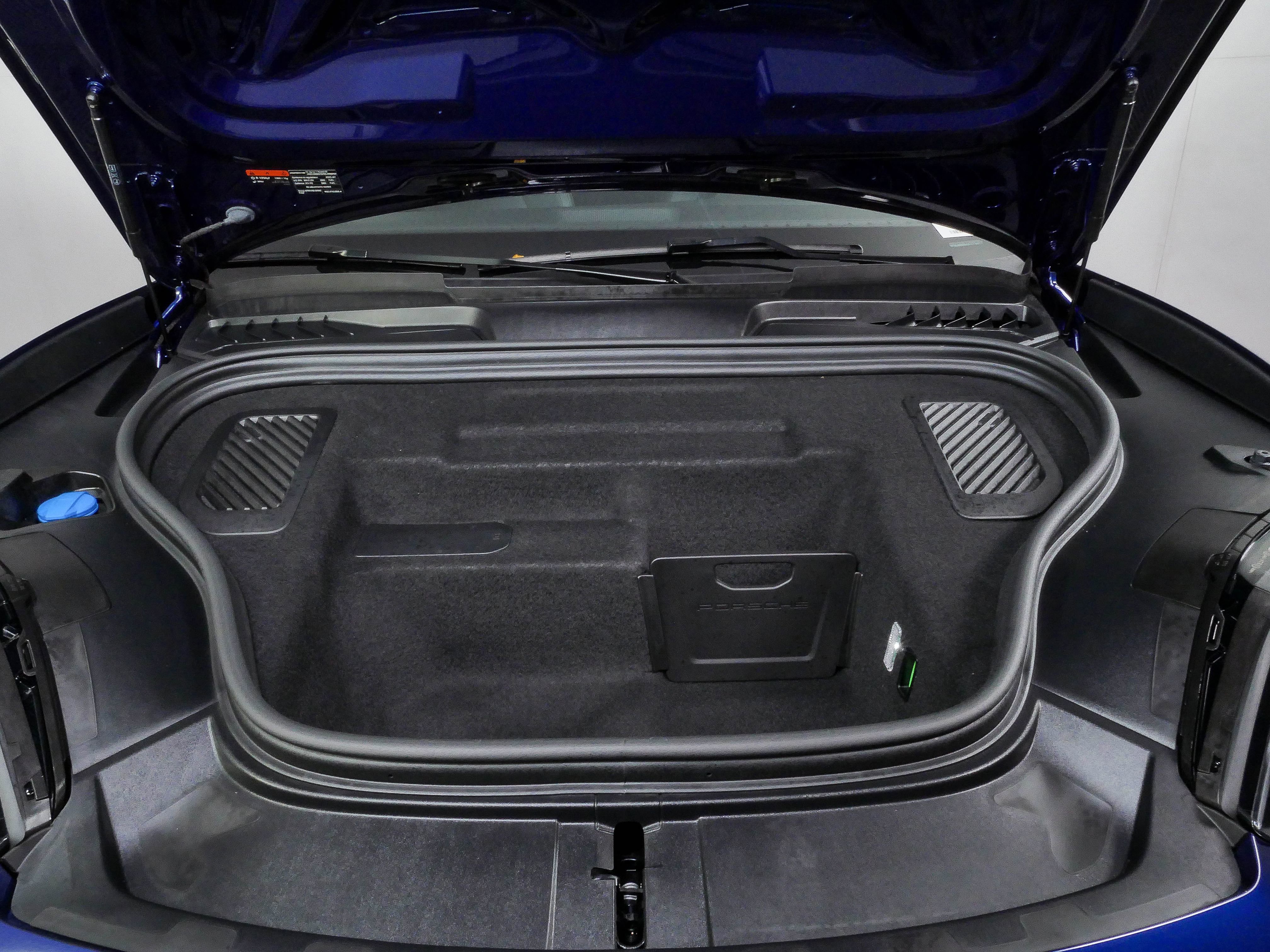Certified 2025 Porsche Macan Electric RWD image 36