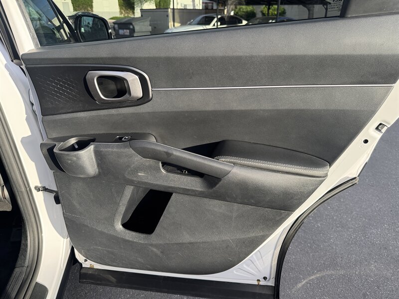 Used 2023 Kia Sorento S FWD image 36