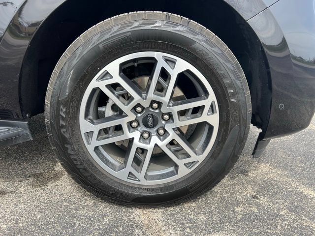 Used 2025 Ford Expedition Active AWD/4WD image 19