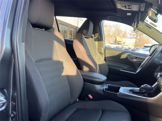 Used 2024 Toyota RAV4 SE image 25