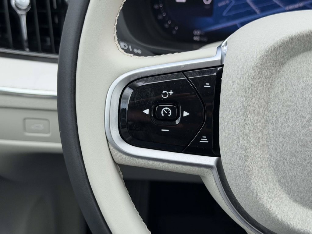 New 2026 Volvo XC60 B5 Ultra w/ Protection Package Premier AWD/4WD image 8
