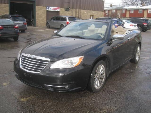 Used 2011 Chrysler 200 Limited FWD image 1
