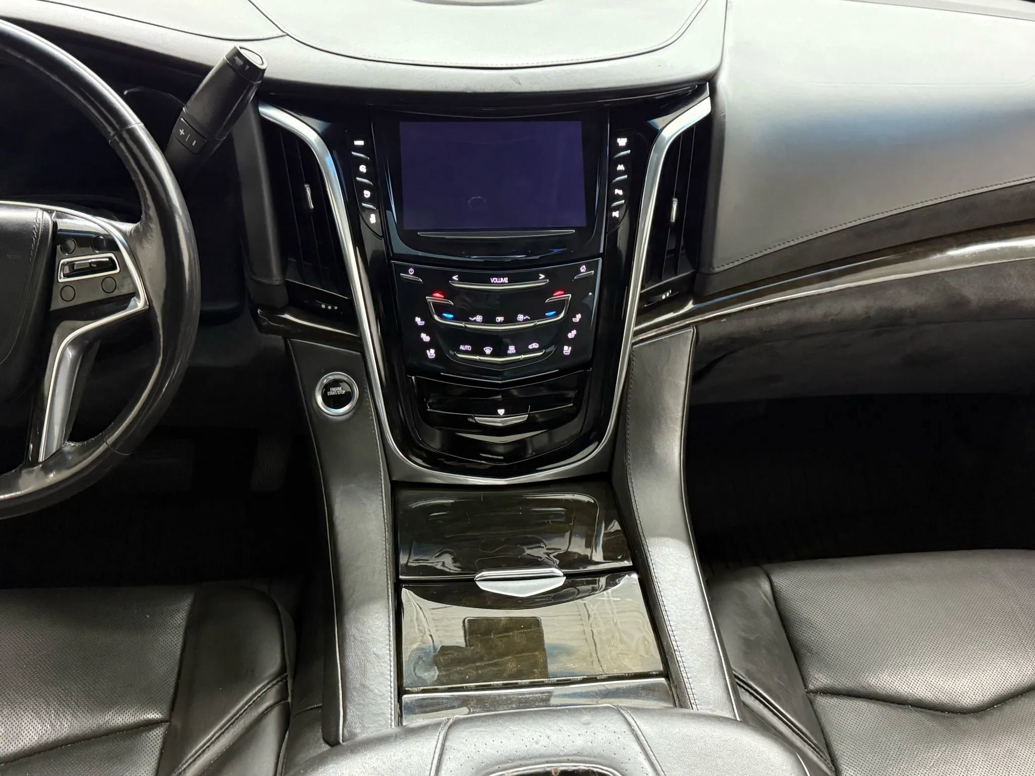 Used 2019 Cadillac Escalade Platinum image 31