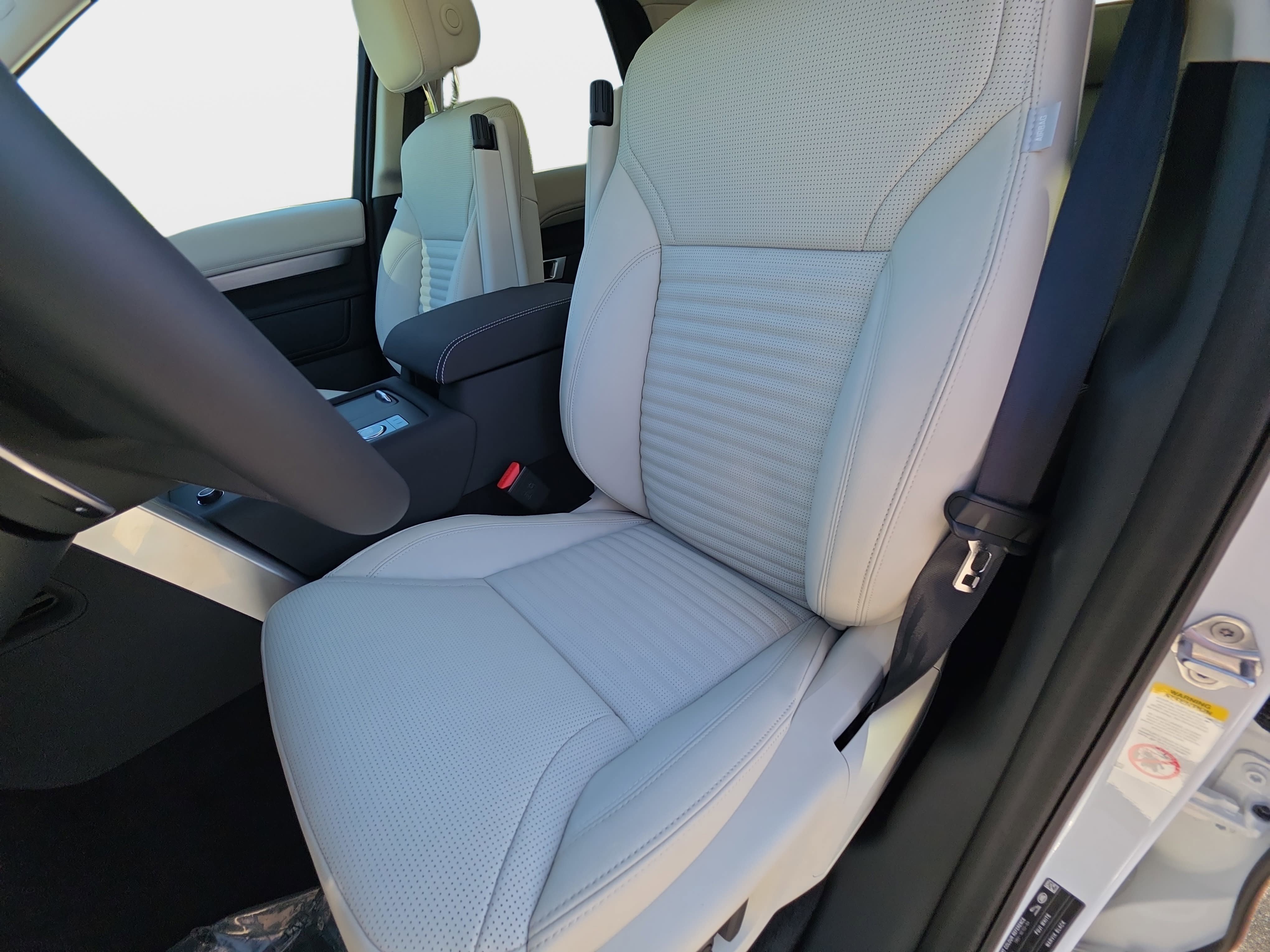 New 2026 Land Rover Discovery Dynamic SE AWD/4WD image 17