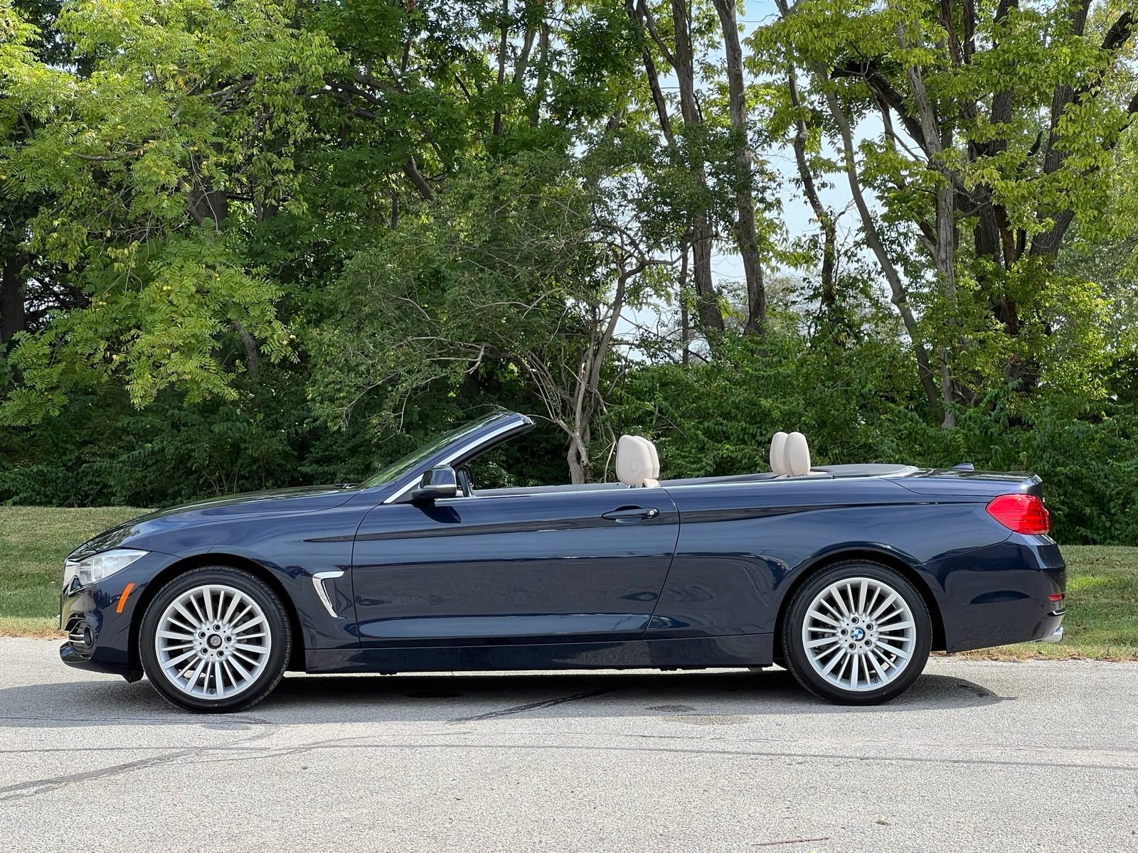 Used 2015 BMW 428i xDrive Convertible AWD/4WD image 2