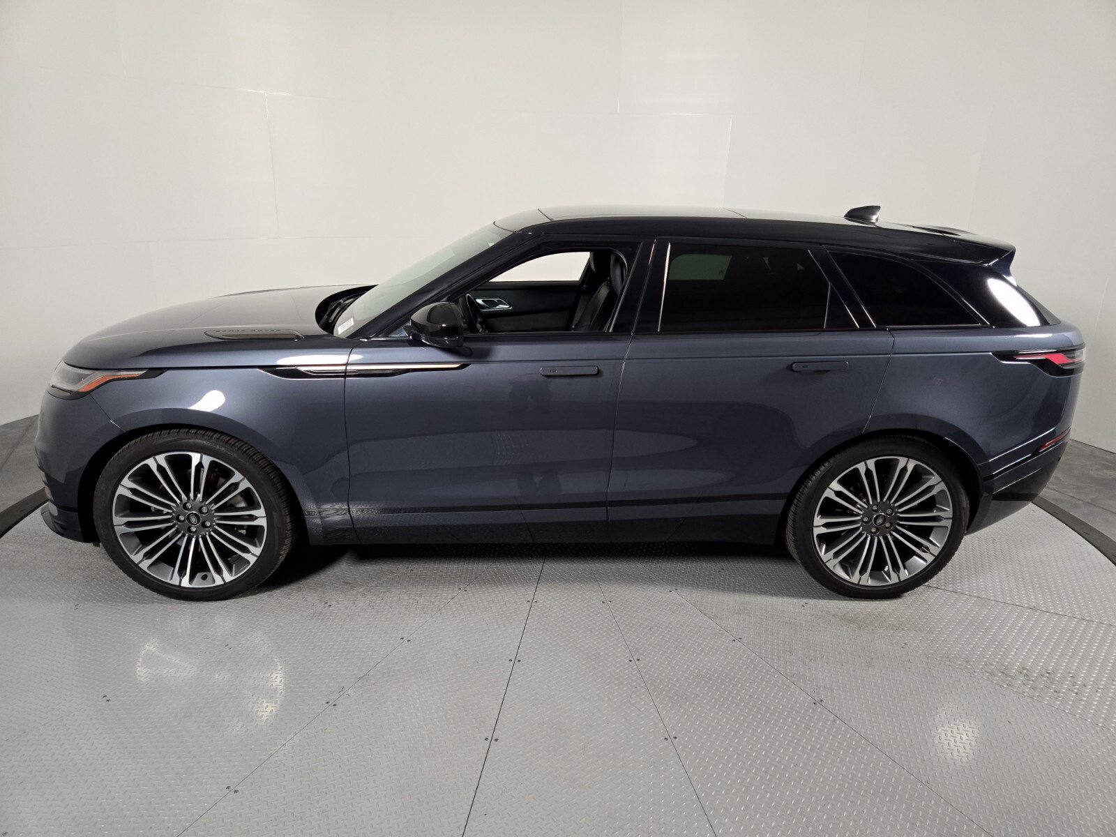 Used 2024 Land Rover Range Rover Velar Dynamic HSE AWD/4WD image 33