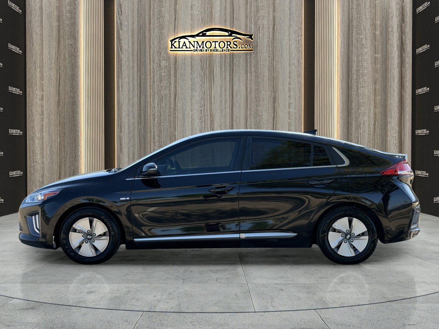 Used 2020 Hyundai Ioniq SE FWD image 4