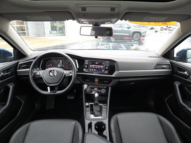 Used 2019 Volkswagen Jetta SE w/ Cold Weather Package image 20