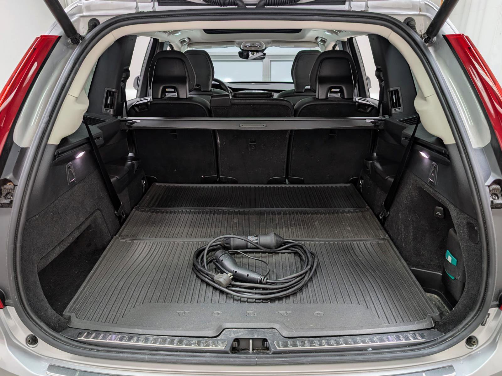 Used 2024 Volvo XC90 T8 Plus w/ Protection Package Premier image 24