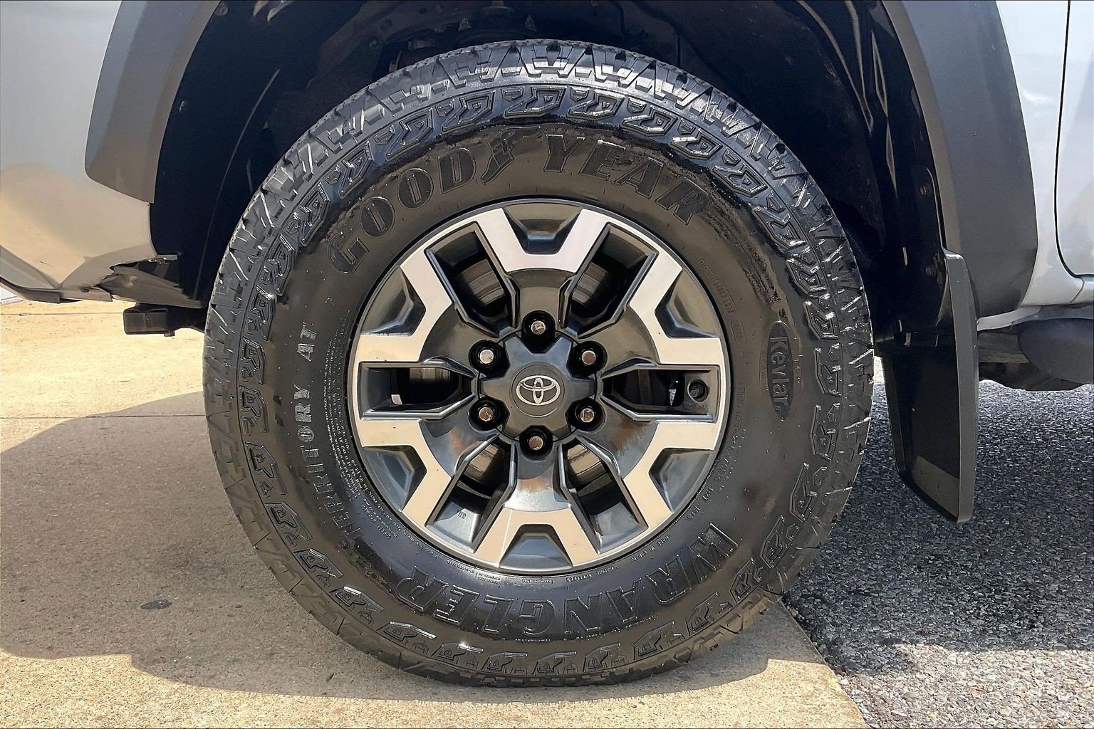 Used 2021 Toyota Tacoma TRD Off-Road AWD/4WD image 11