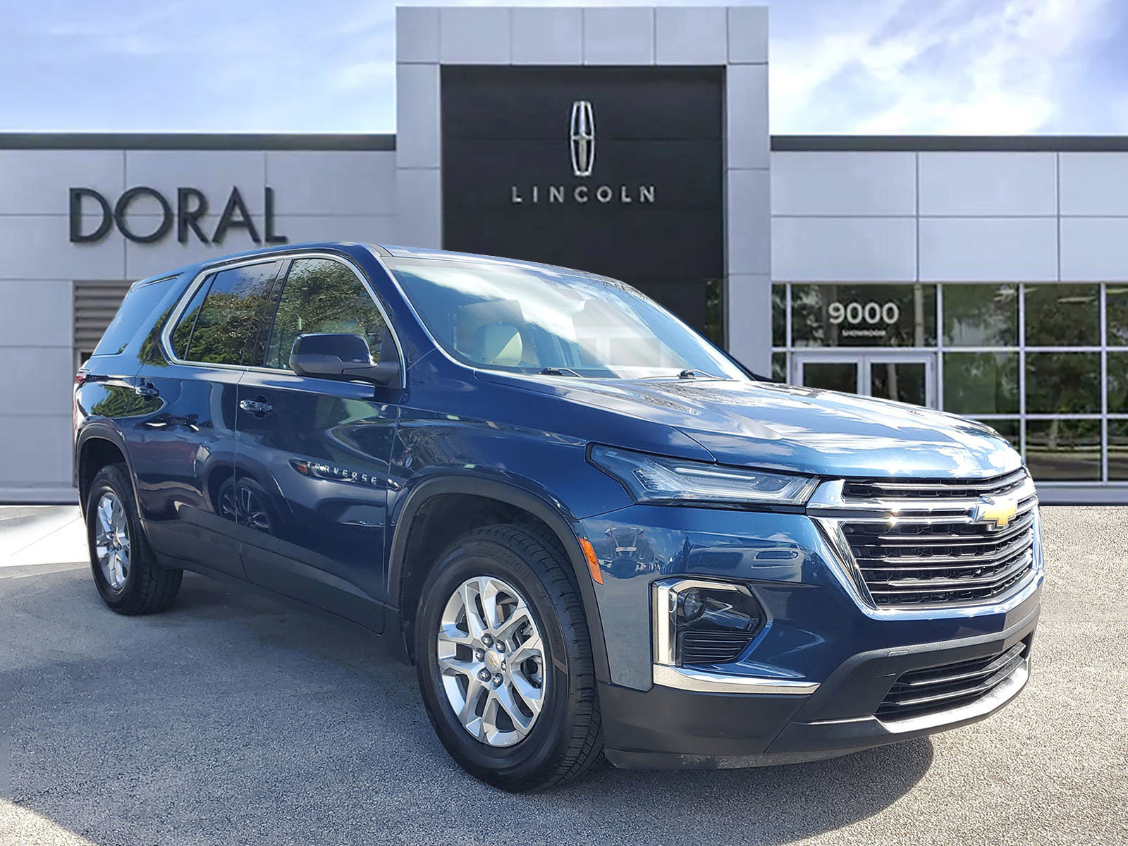 Used 2023 Chevrolet Traverse LS