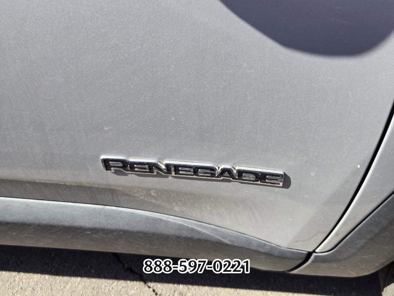 Used 2017 Jeep Renegade Latitude w/ Popular Equipment Group image 11