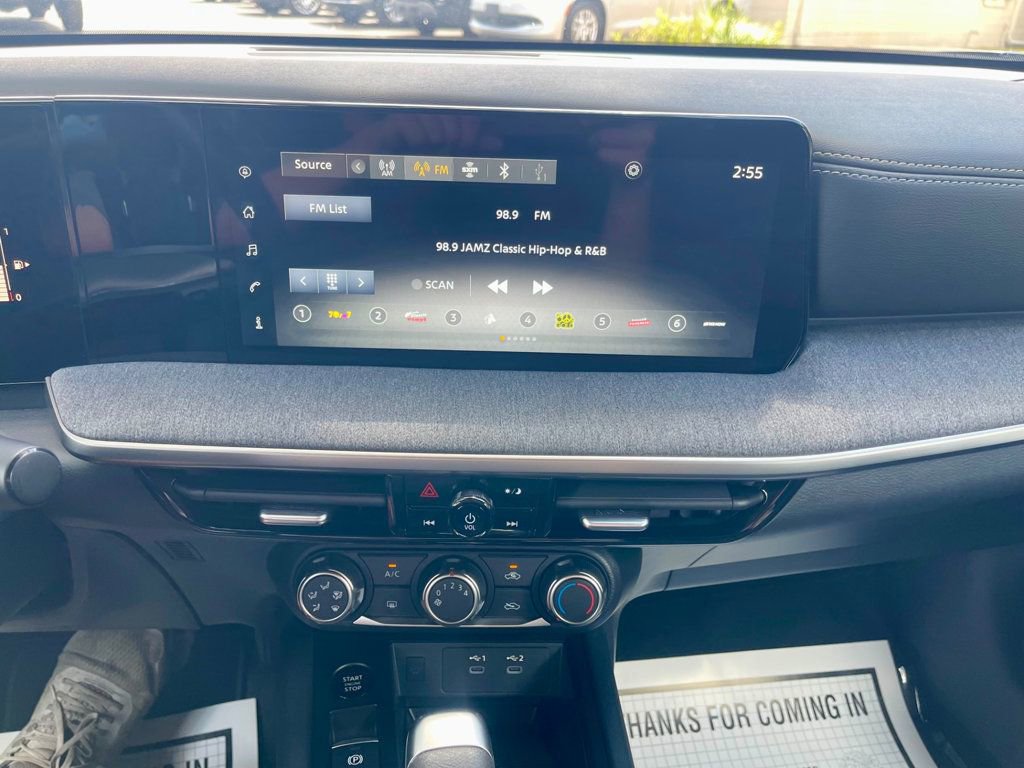 Used 2025 Nissan Kicks SV FWD image 15