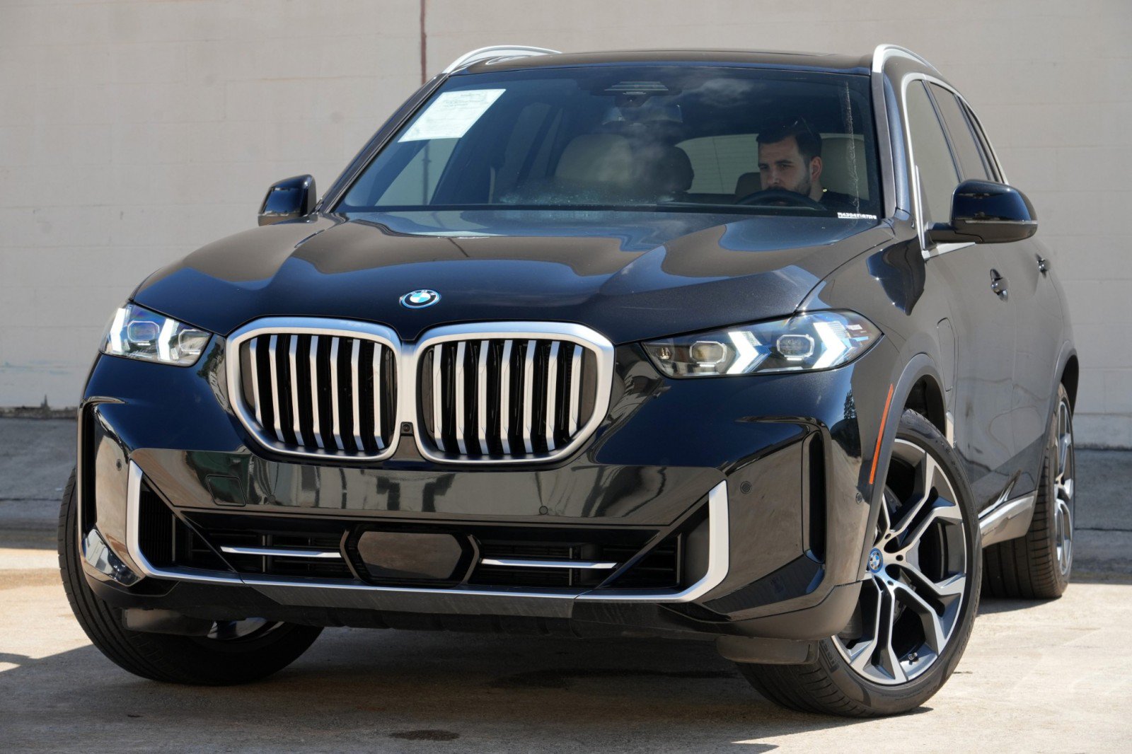 Used 2024 BMW X5 xDrive50e w/ Premium Package AWD/4WD image 3
