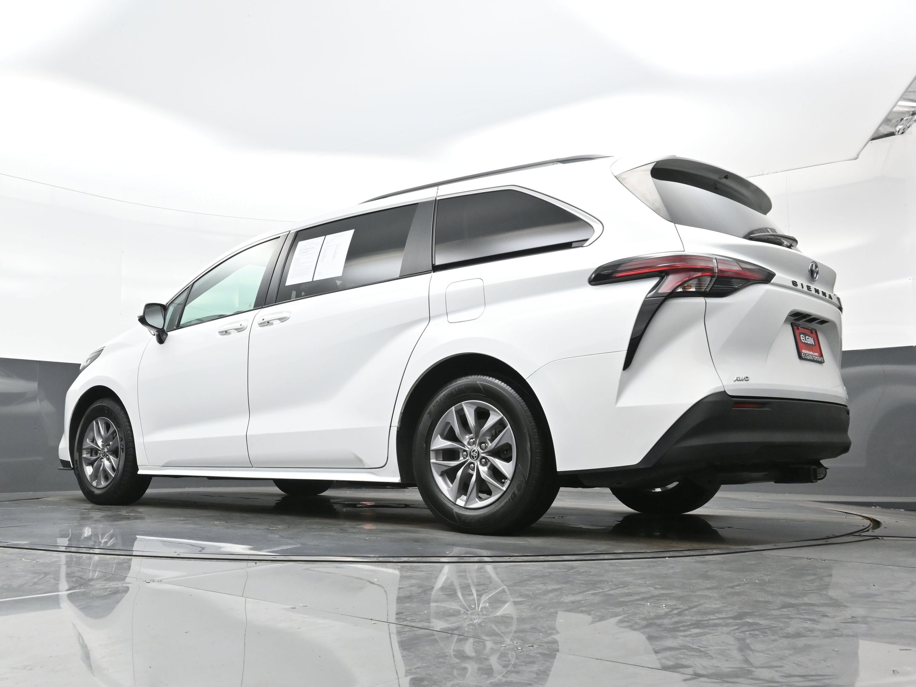 Used 2022 Toyota Sienna LE image 29