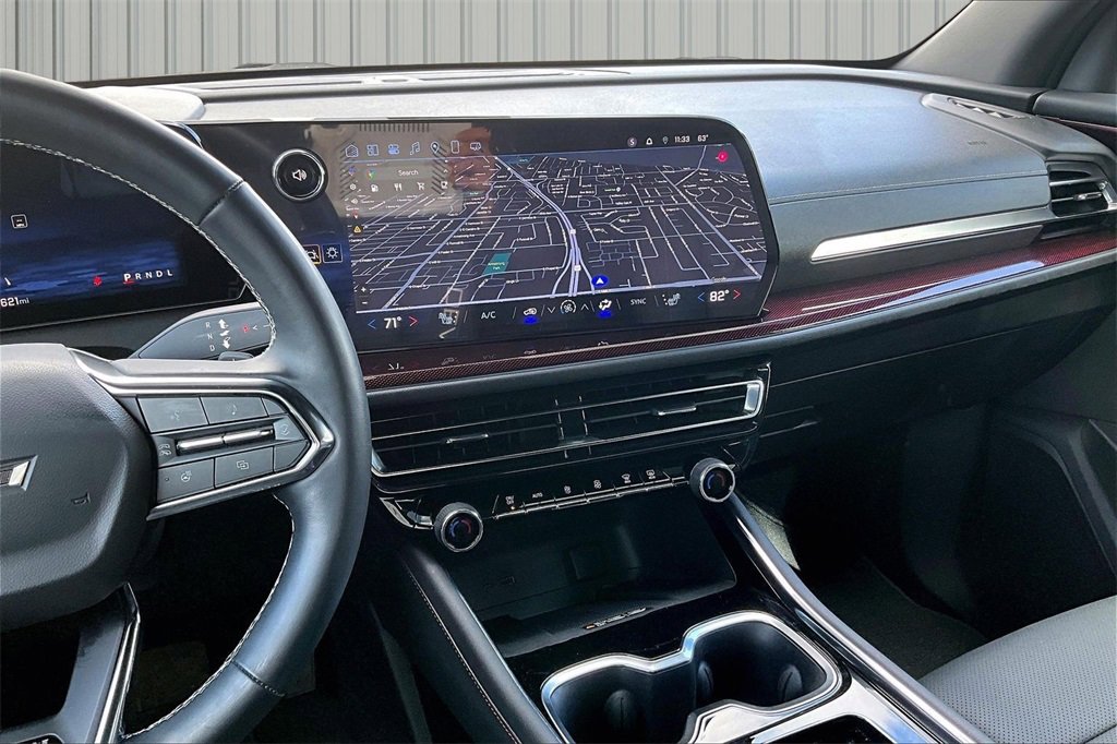 Used 2025 Chevrolet Traverse Z71 w/ Driver Confidence Package image 3