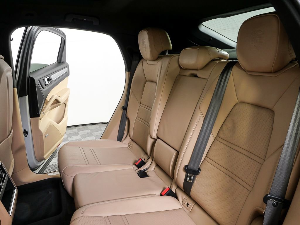 Certified 2023 Porsche Cayenne Platinum Edition AWD/4WD image 22
