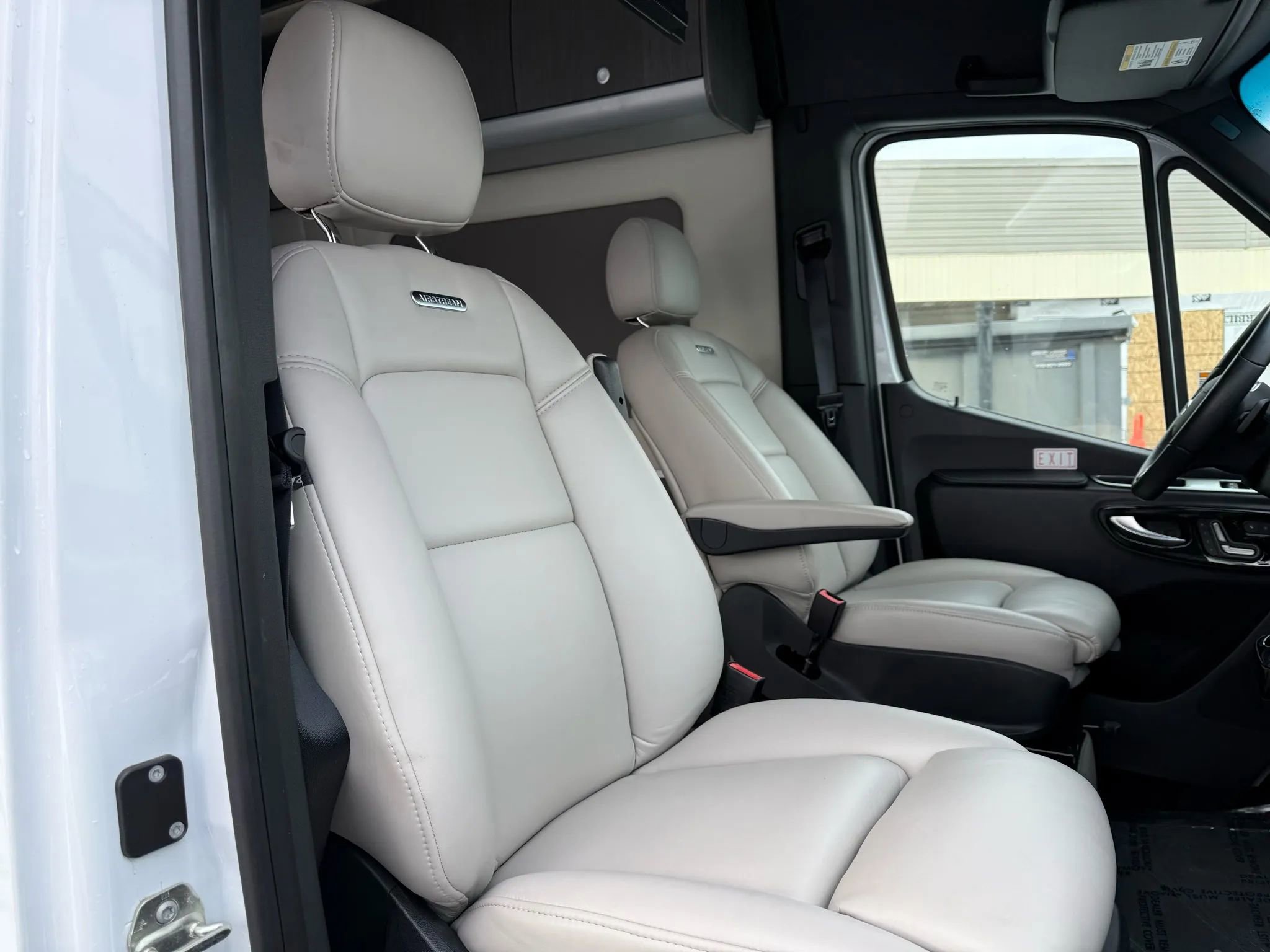 Used 2022 Mercedes-Benz Sprinter 3500 w/ Parking Package image 45