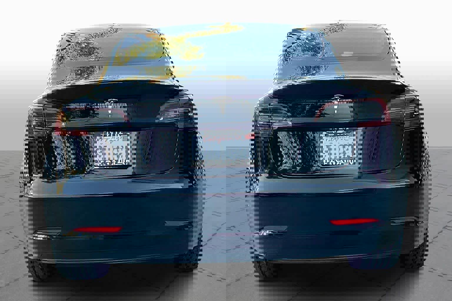 Used 2018 Tesla Model 3 Mid Range image 4