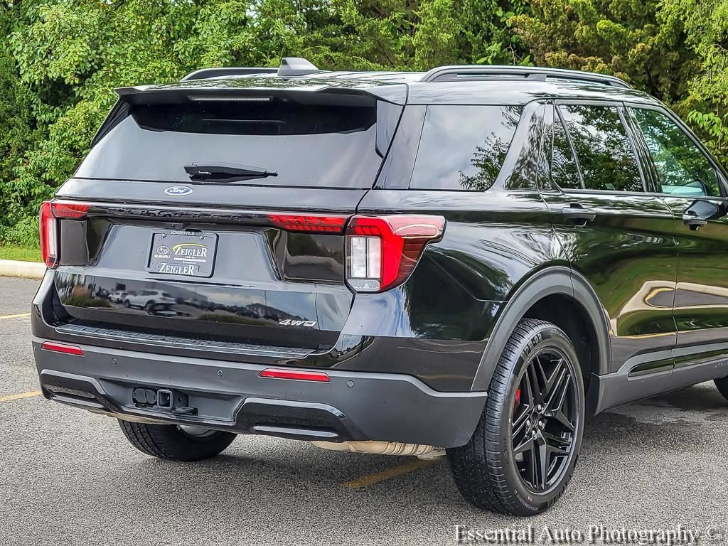 Used 2025 Ford Explorer ST-Line w/ ST-Line Street Pack AWD/4WD image 6