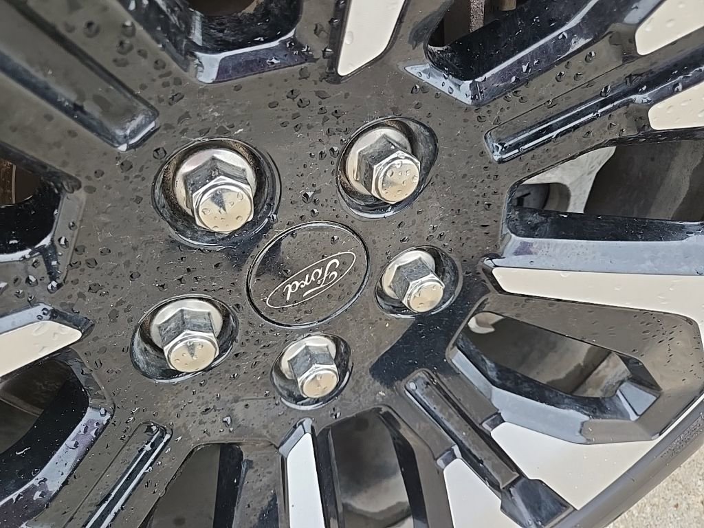 Used 2025 Ford Explorer Platinum w/ LUX Leather Package AWD/4WD image 27