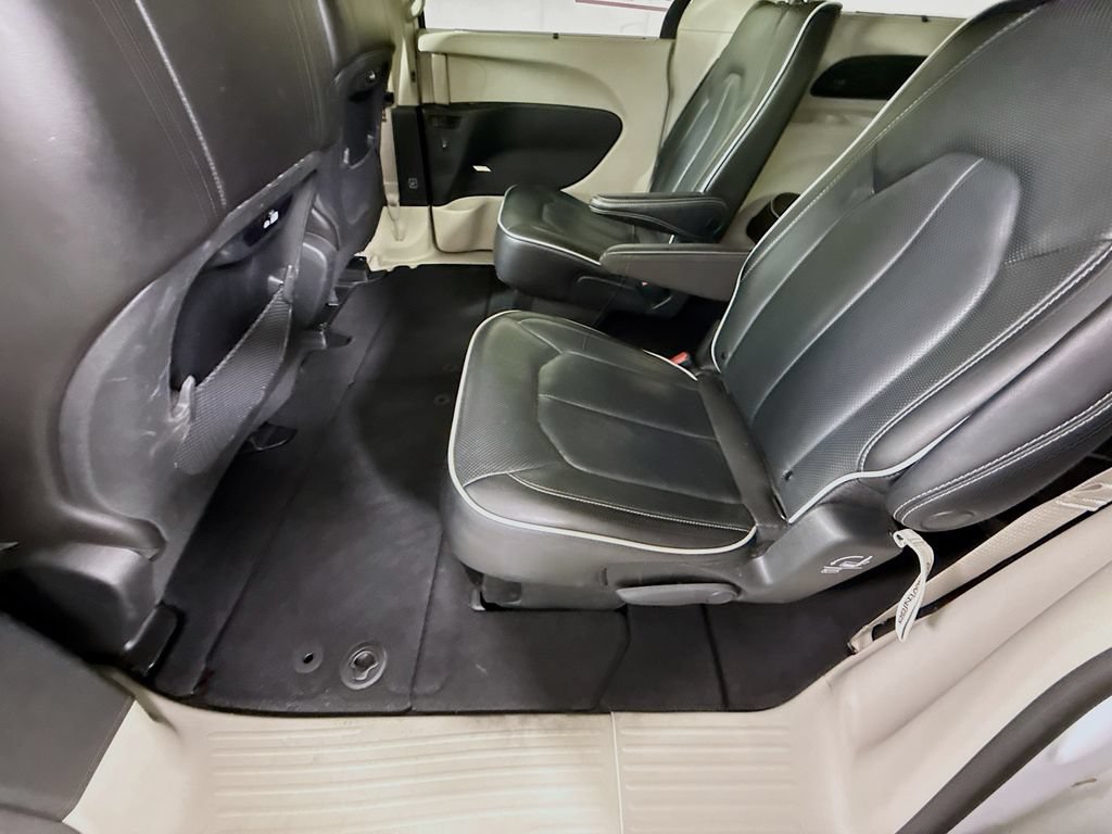 Used 2023 Chrysler Pacifica Limited AWD/4WD image 28