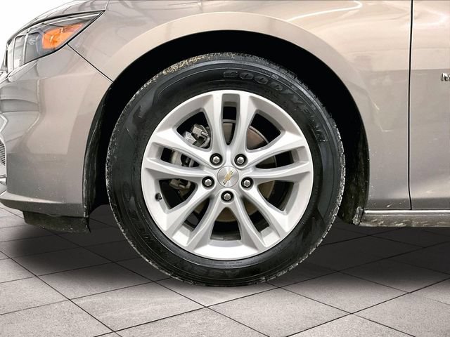 Used 2017 Chevrolet Malibu LT w/ Leather Package FWD image 8