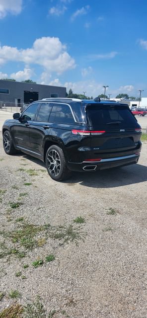 Used 2023 Jeep Grand Cherokee Summit AWD/4WD image 4