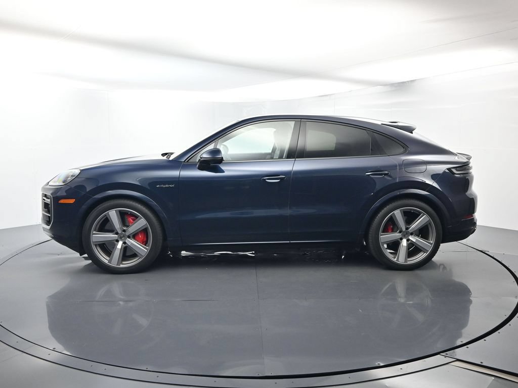 Certified 2025 Porsche Cayenne Turbo AWD/4WD image 2