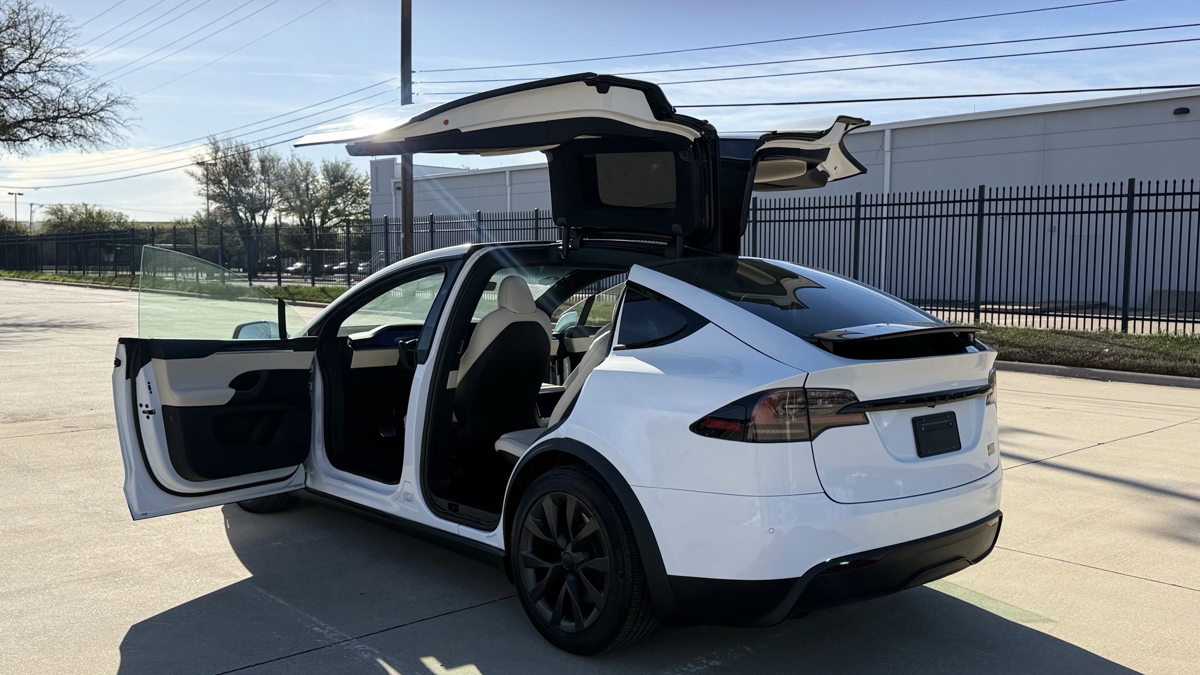 Used 2023 Tesla Model X Plaid image 25