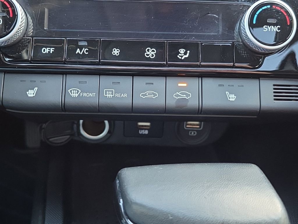 Used 2023 Hyundai Elantra Limited image 29