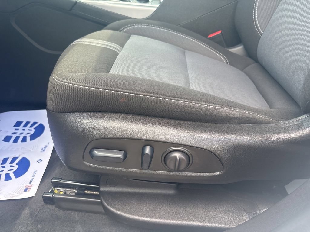 Used 2025 Chevrolet Blazer LT FWD image 12
