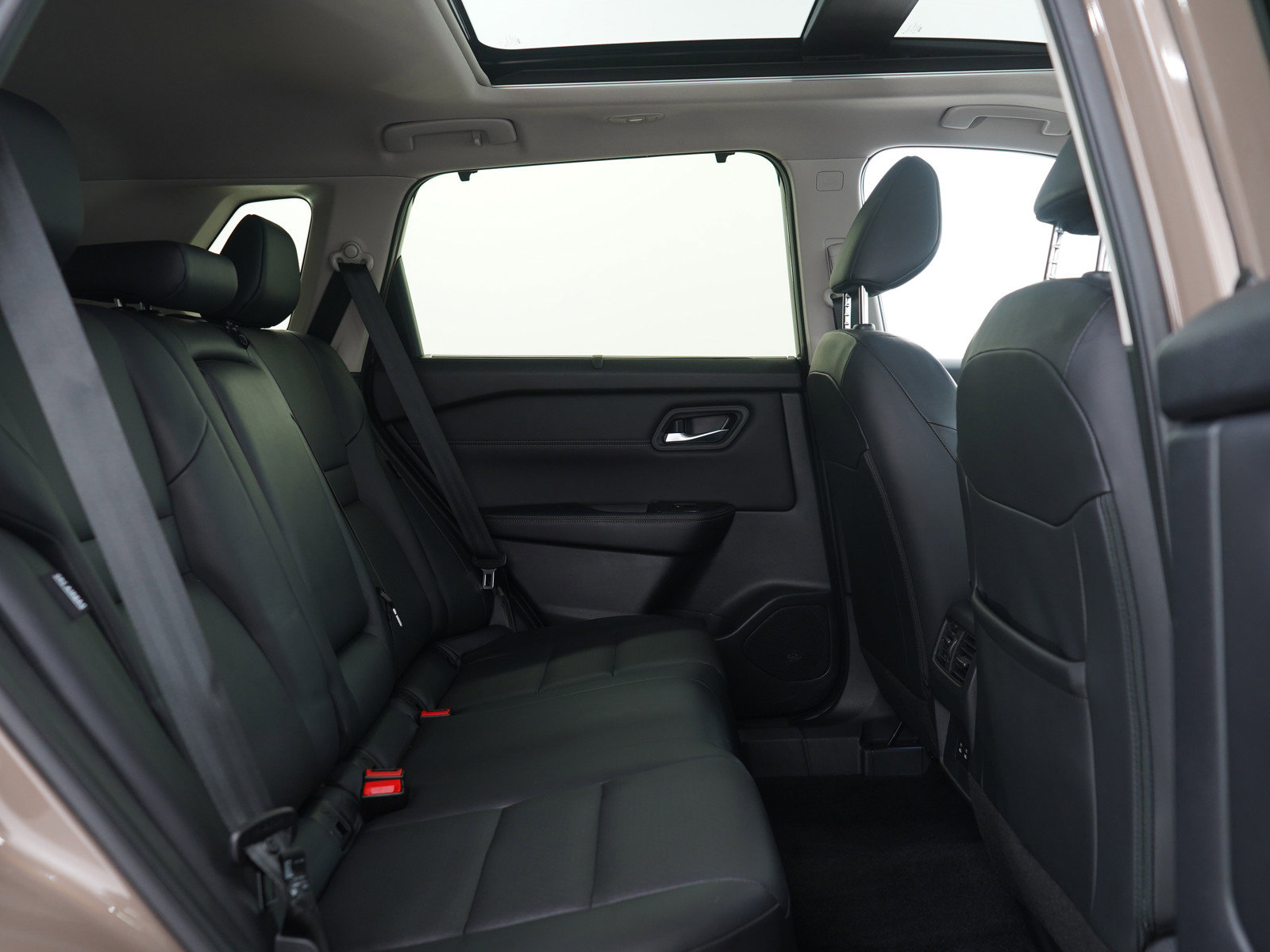 Used 2024 Nissan Rogue SV w/ SV Premium Package image 13