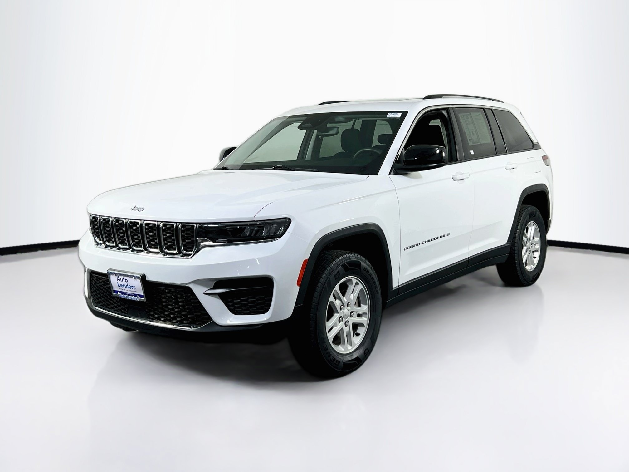 Used 2023 Jeep Grand Cherokee Laredo w/ Luxury Tech Group I AWD/4WD image 1