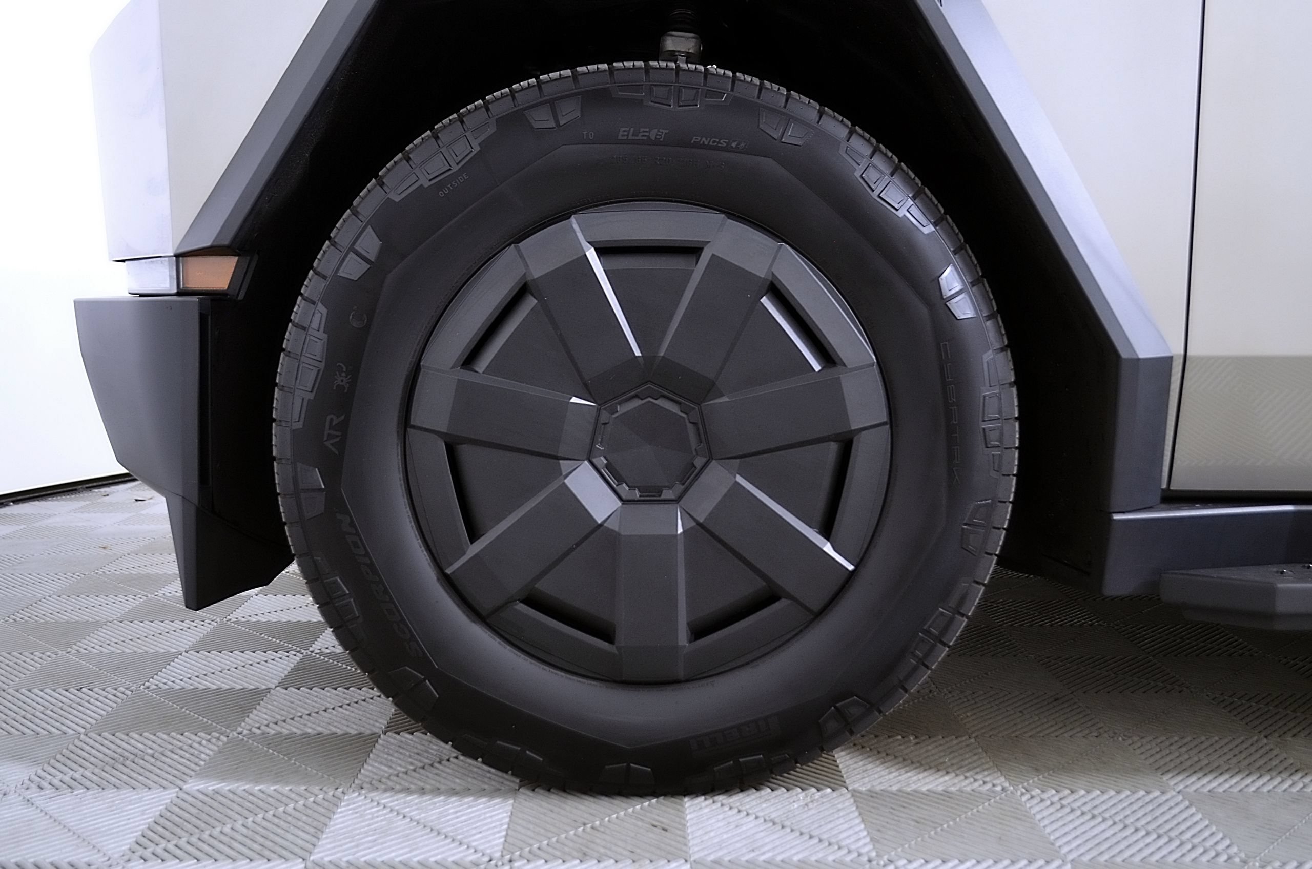 Used 2024 Tesla Cybertruck Cyberbeast AWD/4WD image 10