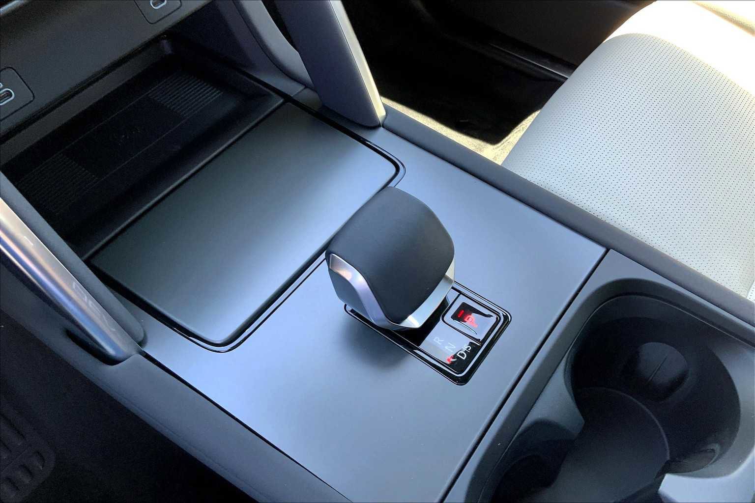 Used 2025 Land Rover Discovery Sport Dynamic SE image 7