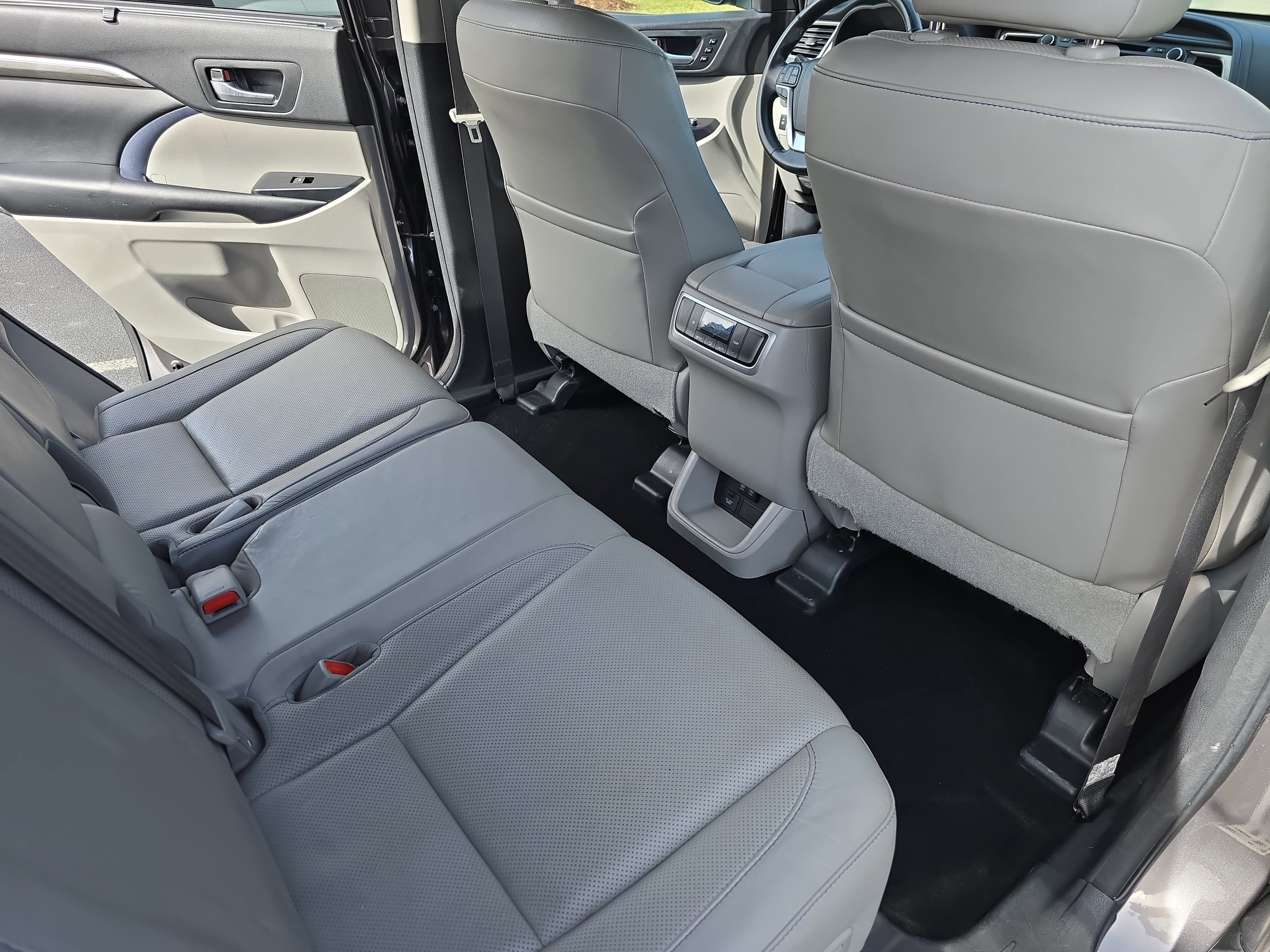 Used 2017 Toyota Highlander Limited image 11