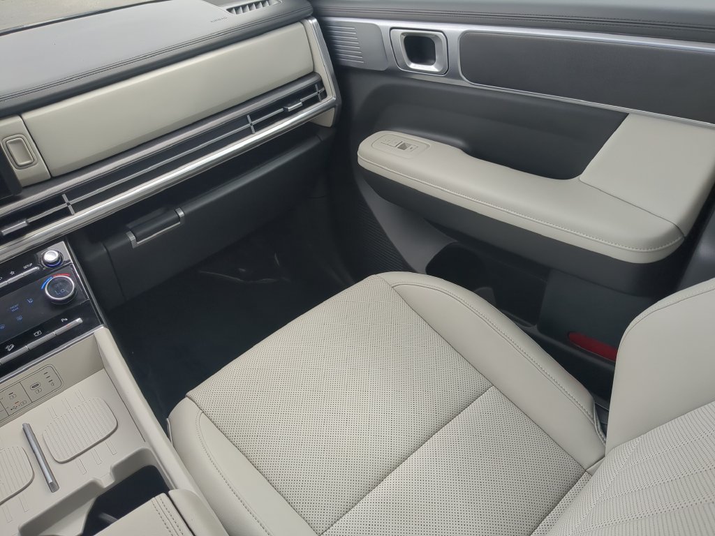 Used 2025 Hyundai Santa Fe SEL FWD image 14