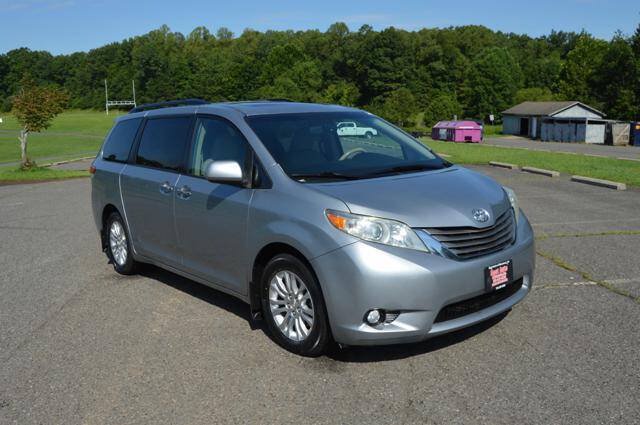 Used 2011 Toyota Sienna XLE w/ XLE Navigation Pkg FWD image 59