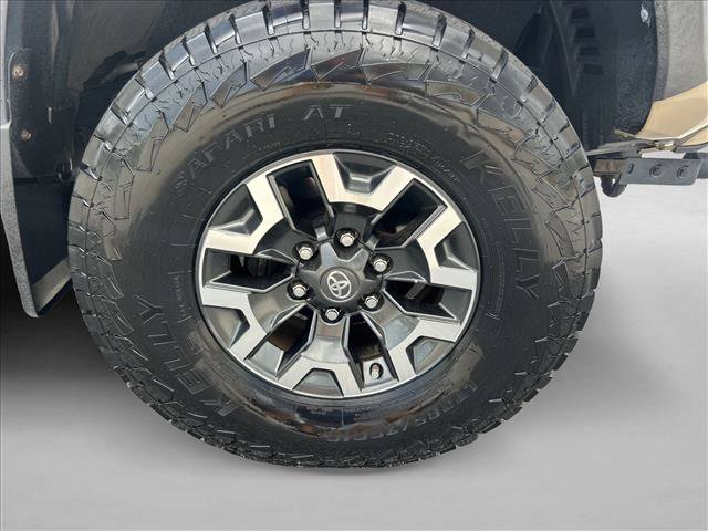 Used 2018 Toyota Tacoma TRD Off-Road w/ Technology Package RWD image 24