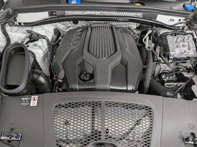 Used 2025 Porsche Macan AWD/4WD image 26
