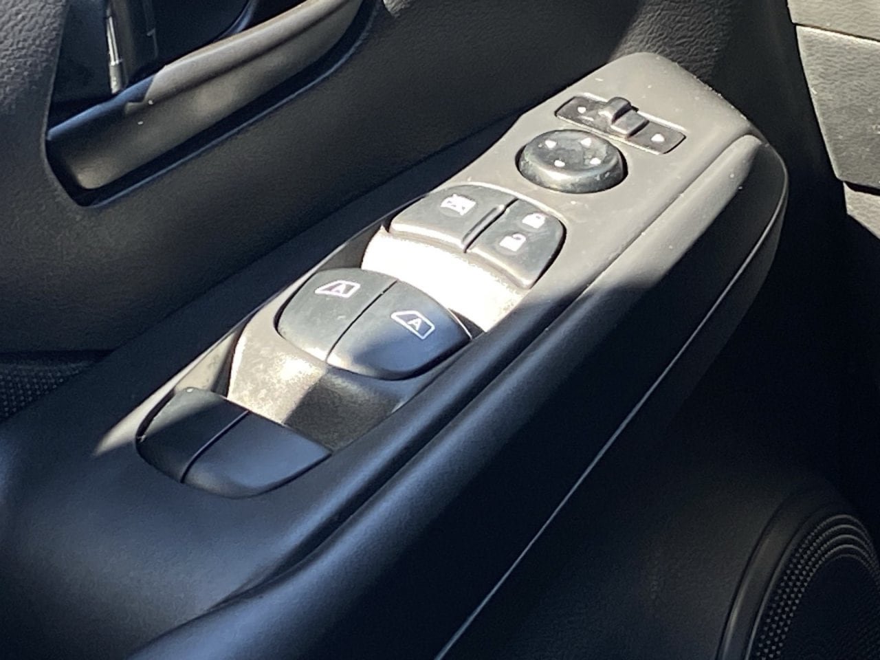Certified 2025 Nissan Kicks Play S FWD image 28