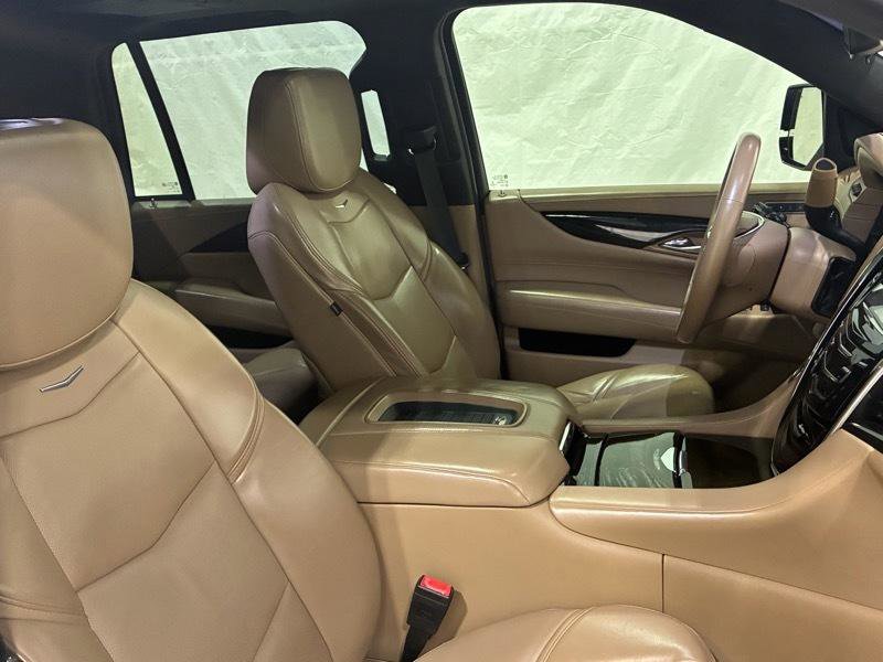 Used 2018 Cadillac Escalade Platinum AWD/4WD image 17