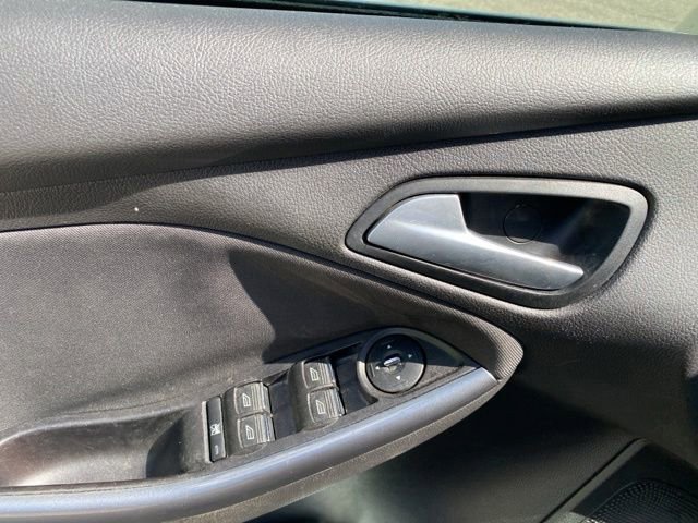 Used 2012 Ford Focus Titanium FWD image 14