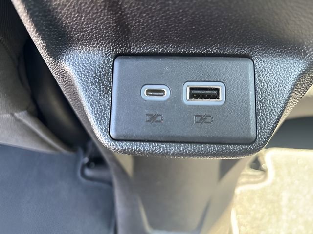 Used 2022 Chevrolet Bolt EUV LT w/ Comfort Package FWD image 31