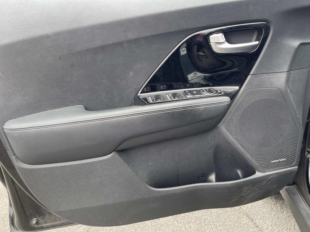 Used 2022 Kia Niro EX FWD image 15