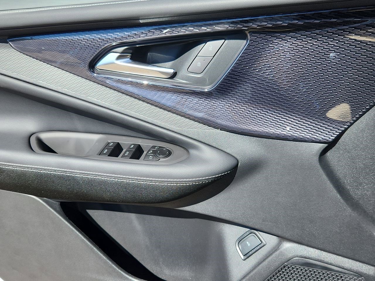 New 2026 Chevrolet Blazer EV LT image 27