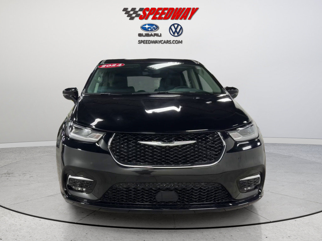 Used 2024 Chrysler Pacifica Touring-L FWD image 13